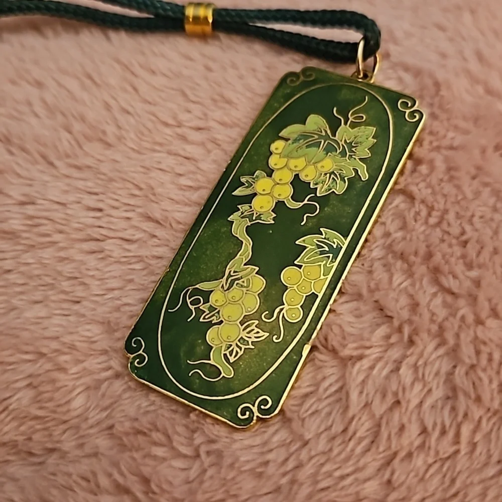 Vintage Green Vertical Cloisonne Grapes Rope Necklace